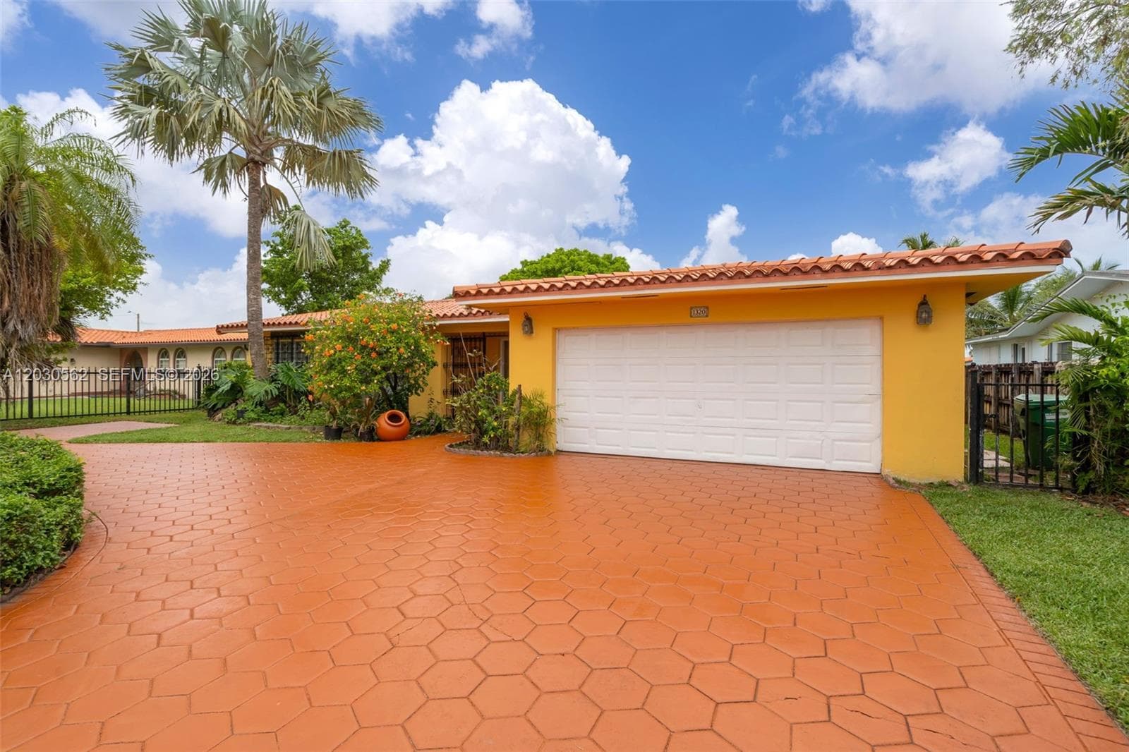 1320 SW 84th Ave photo 2