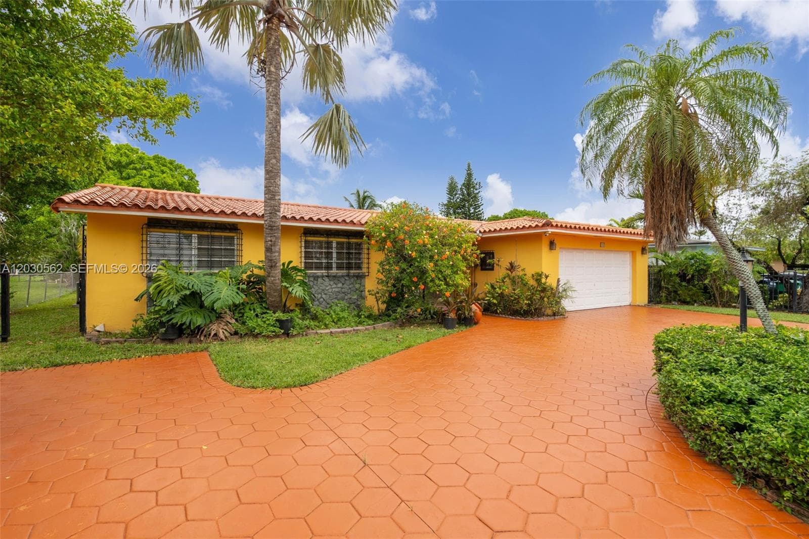 1320 SW 84th Ave photo 3