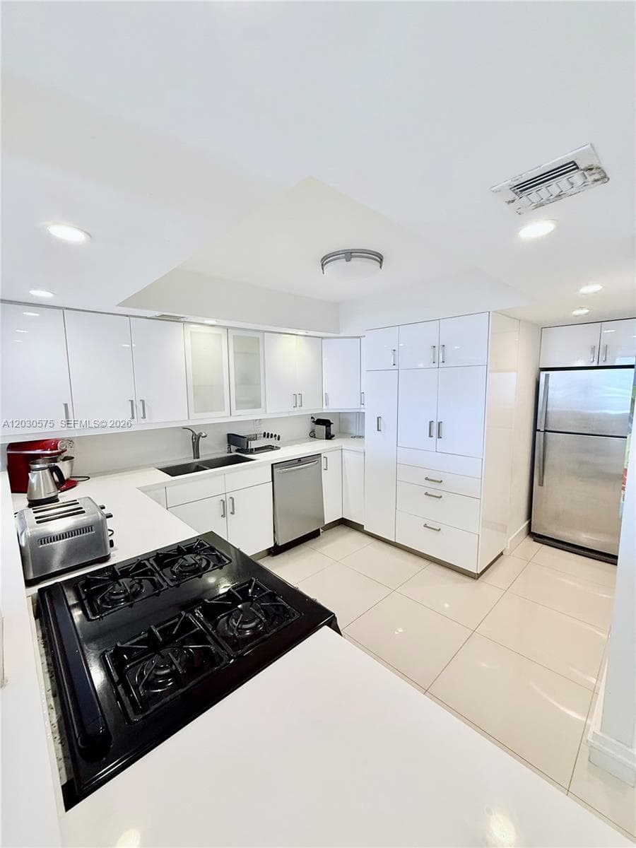 PARKER TOWER CONDO · #310 in Hallandale Beach - Photo 3
