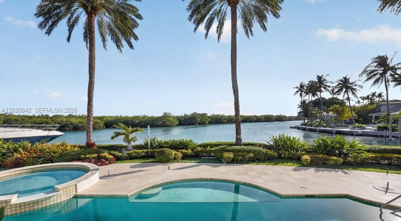 260 Cape Florida Dr photo 14