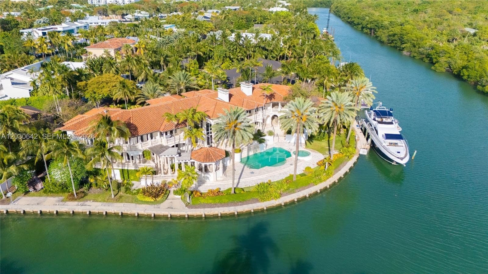 260 Cape Florida Dr photo 4