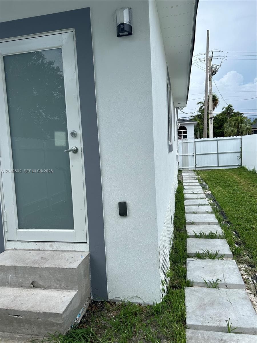 FAIRLAWN · #a in Miami - Photo 9