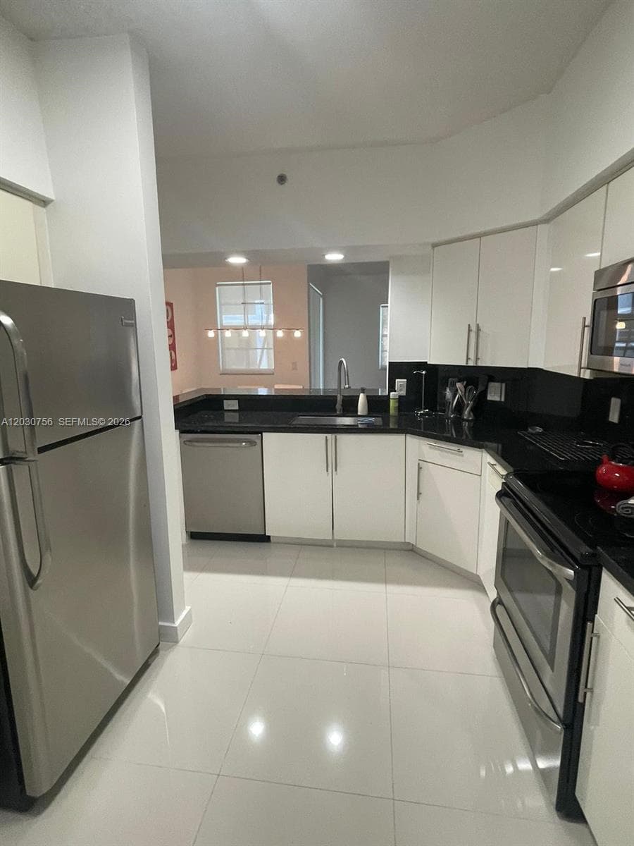VILLAGE BY THE BAY CONDO · #12114 in Aventura - Photo 4