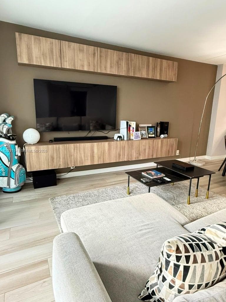 Arlen house east condo · #912 in Sunny Isles Beach - Photo 2