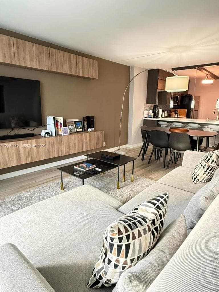 Arlen house east condo · #912 in Sunny Isles Beach - Photo 3