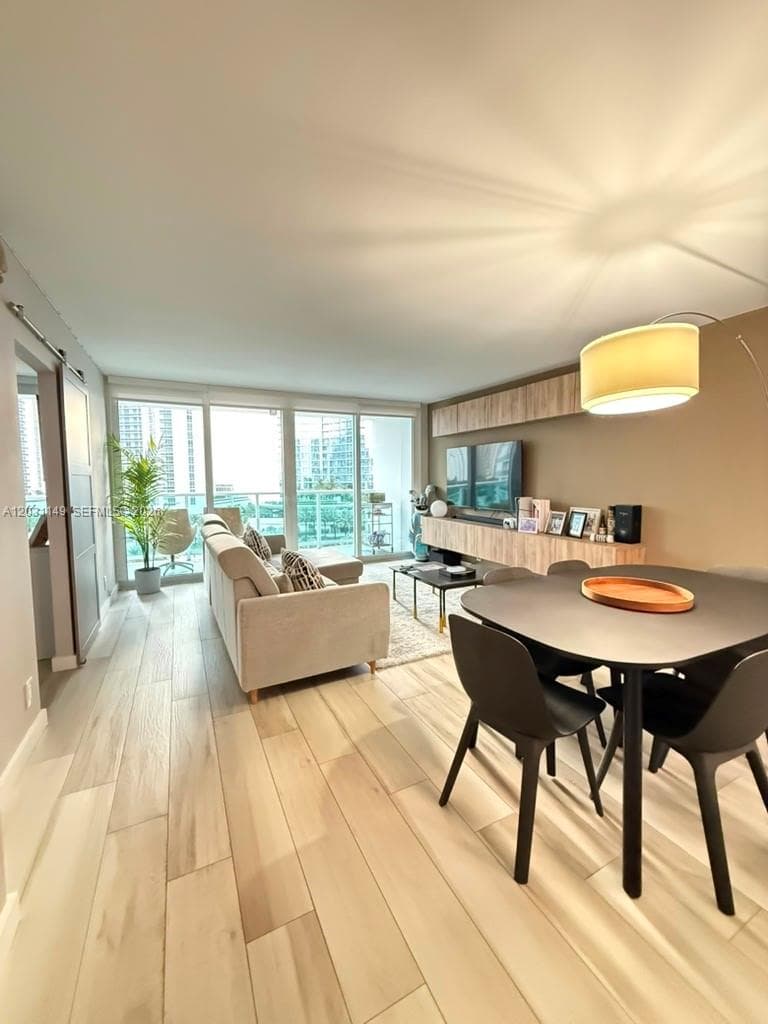 Arlen house east condo · #912 in Sunny Isles Beach - Photo 1