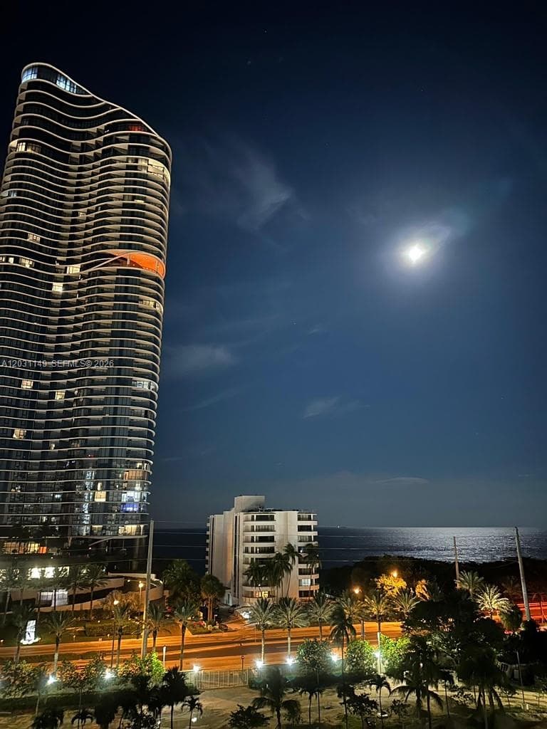 Arlen house east condo · #912 in Sunny Isles Beach - Photo 14