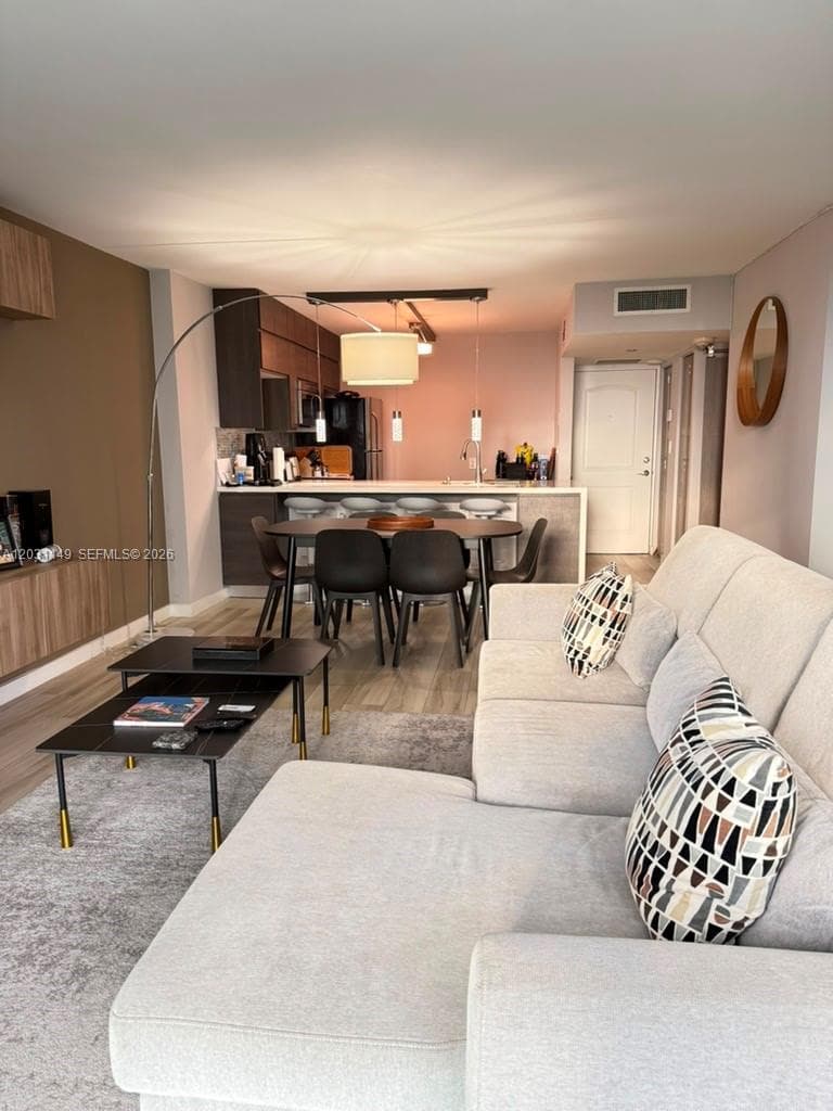 Arlen house east condo · #912 in Sunny Isles Beach - Photo 4