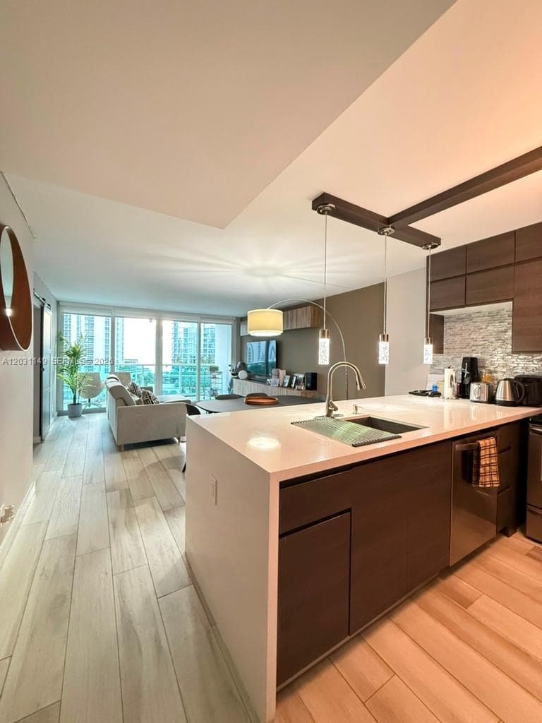 Arlen house east condo · #912 in Sunny Isles Beach - Photo 8