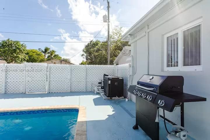 1716 Liberty St photo 35