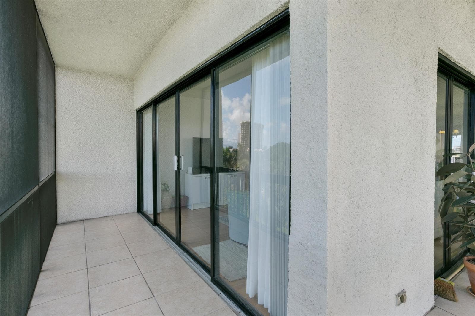 3000 401Balcony 2