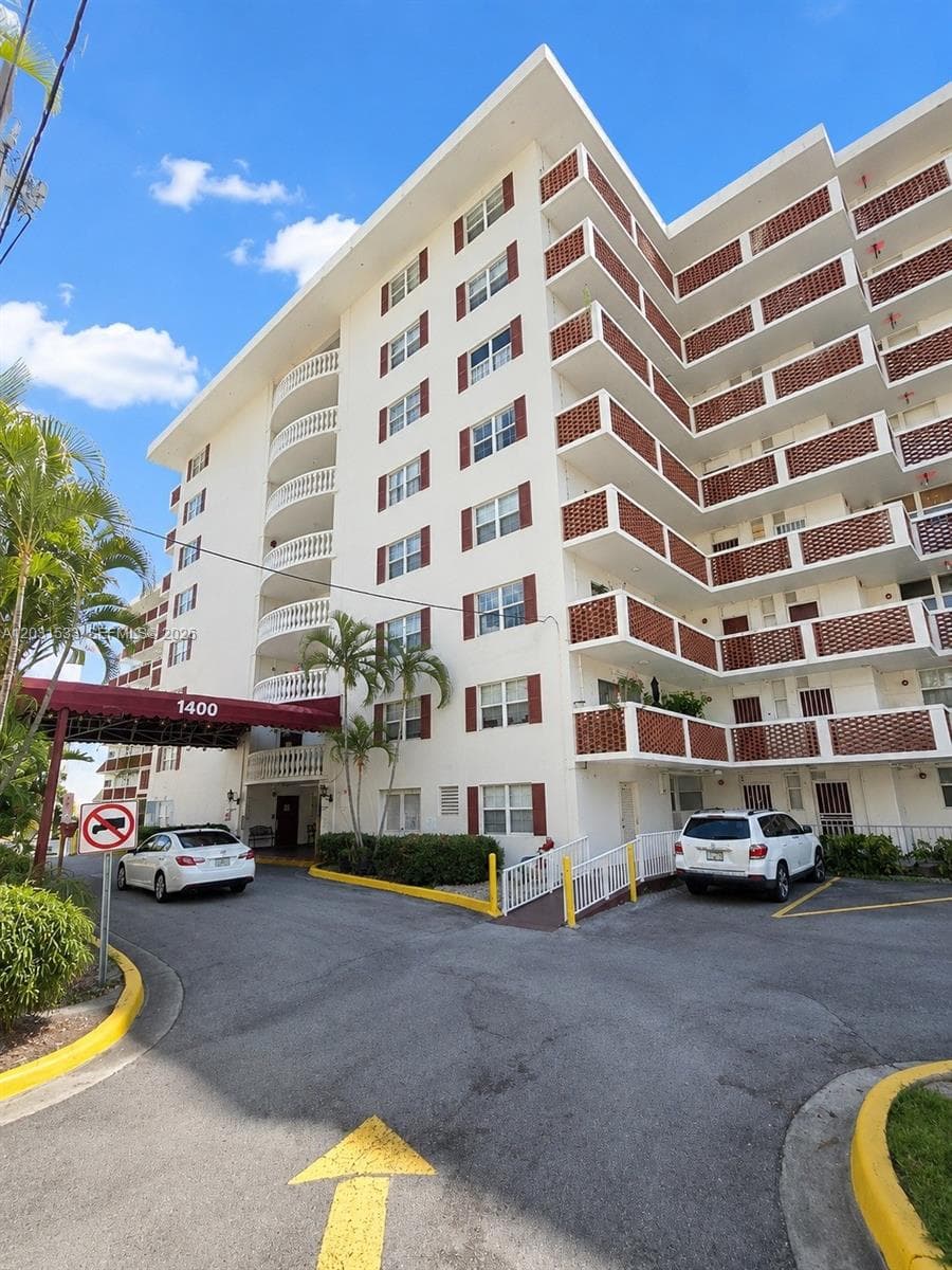 EASTERN SHORES WHITE HOUS · #805 in North Miami Beach - Photo 1