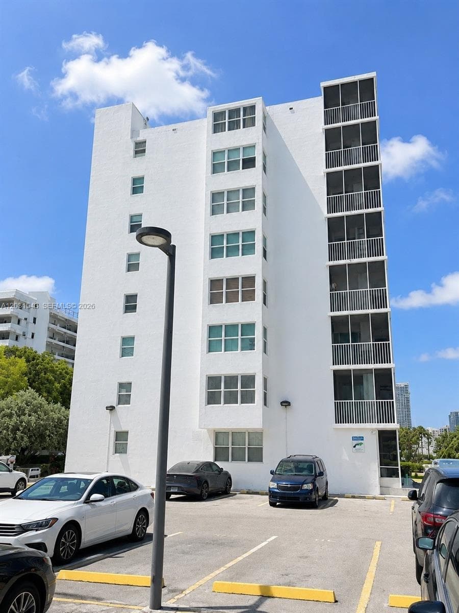 EASTERN SHORES WHITE HOUS · #805 in North Miami Beach - Photo 2