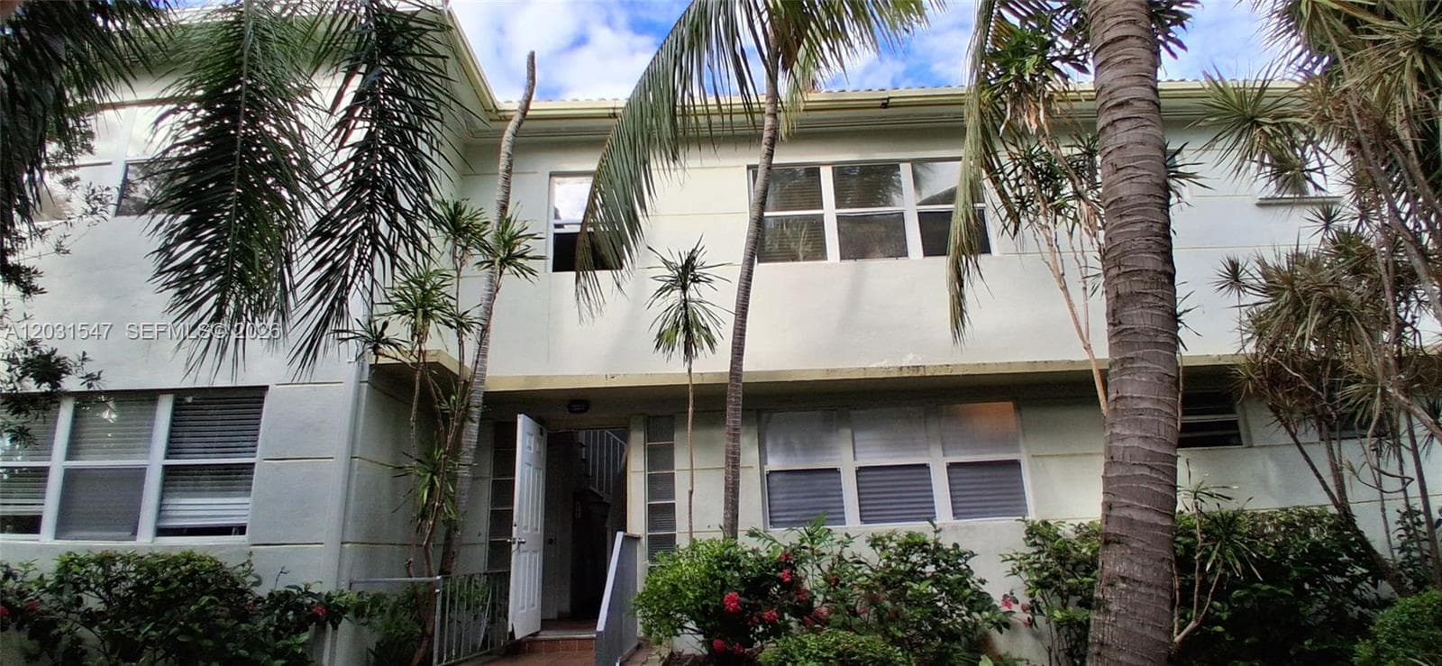 MARSEILLES DECO CONDO · #40 in Miami Beach - Photo 2