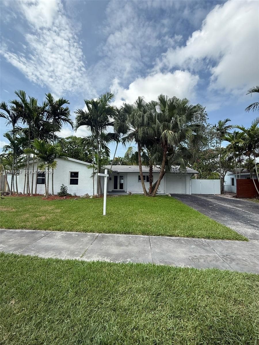 9934 SW 195th St photo 2