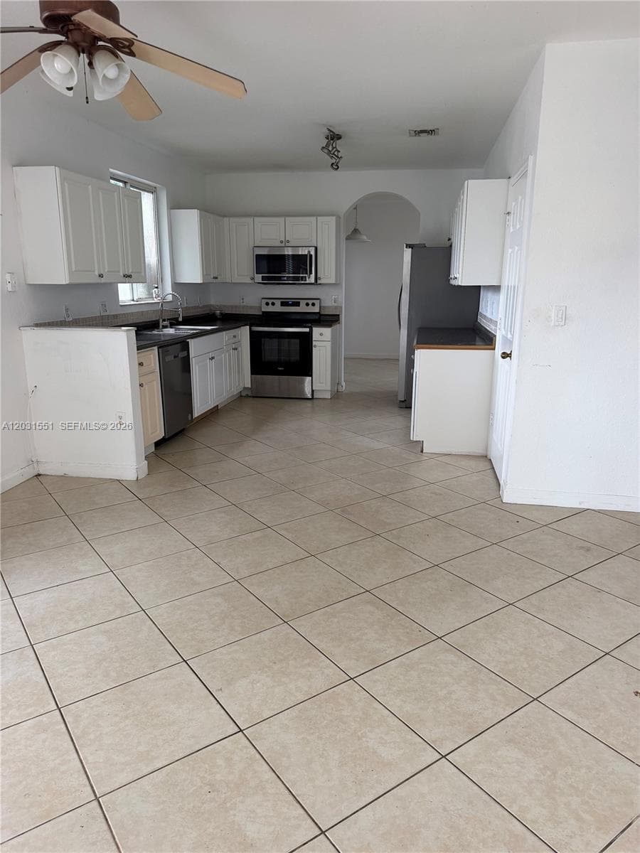 3581 NE 11th Dr #0 photo 6