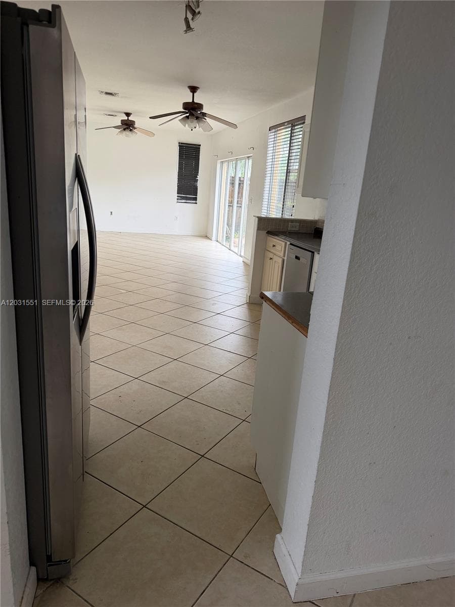 3581 NE 11th Dr #0 photo 5