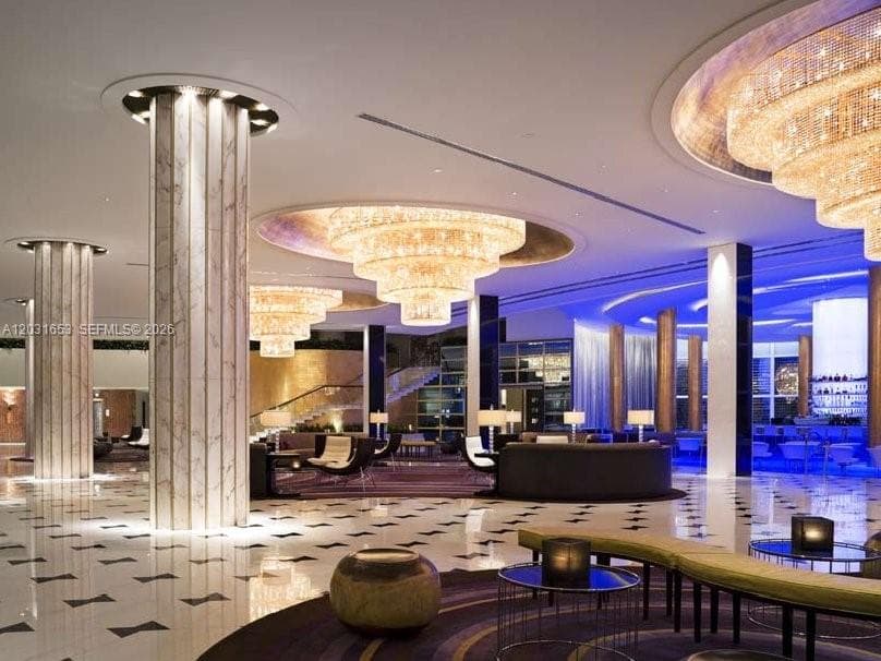 FB hotel Blue Bar
