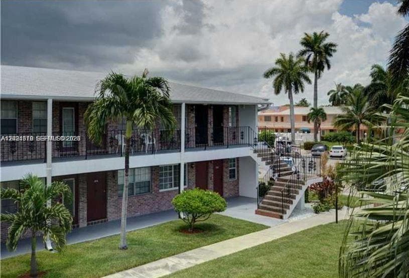 Colonial House · #601 in Hallandale Beach - Photo 2
