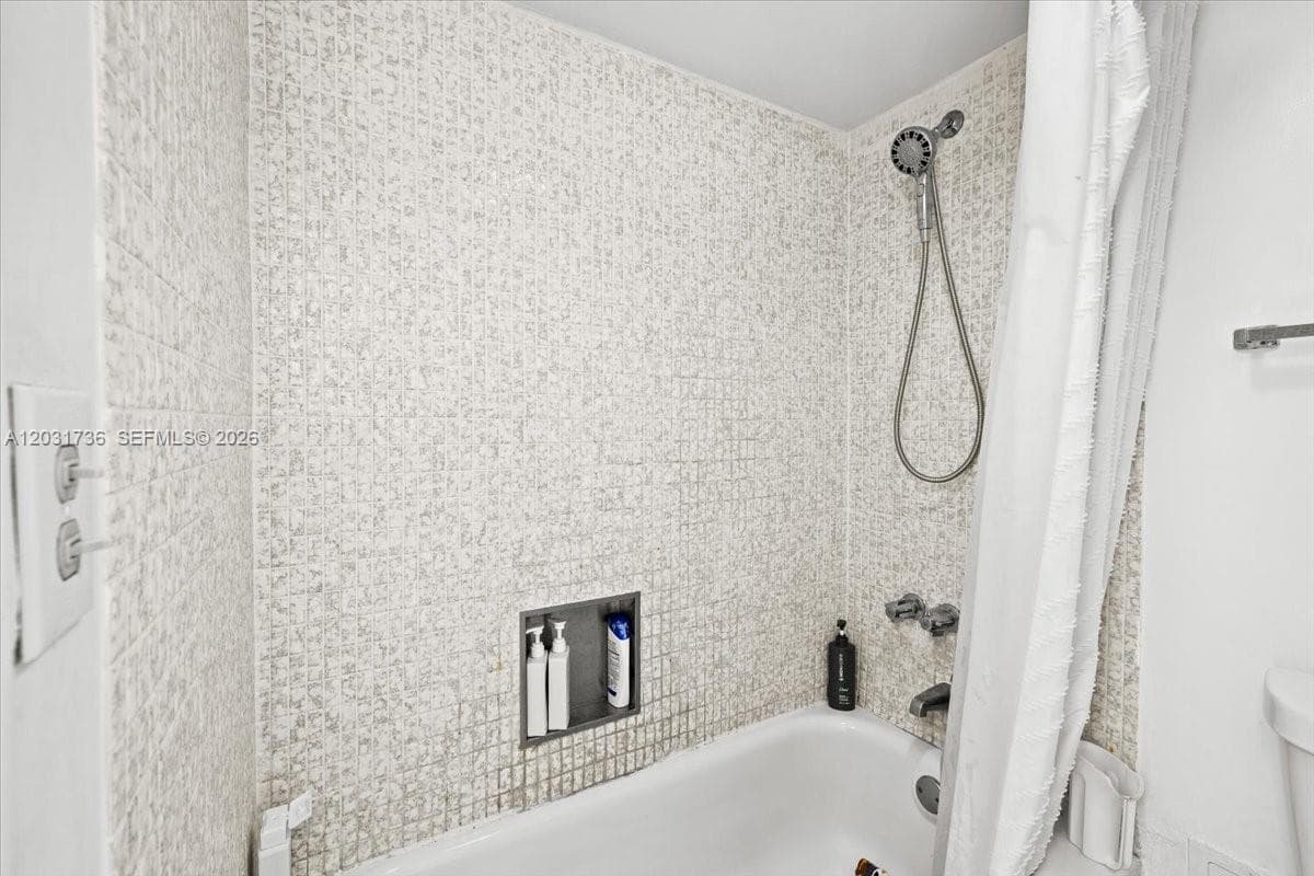 BRAVURA 2 CONDO · #209 in Aventura - Photo 13