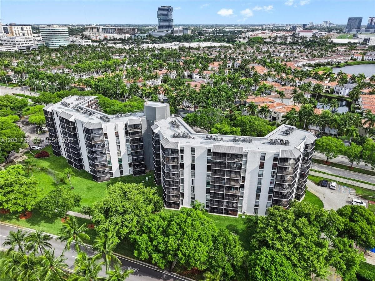 BRAVURA 2 CONDO · #209 in Aventura - Photo 26