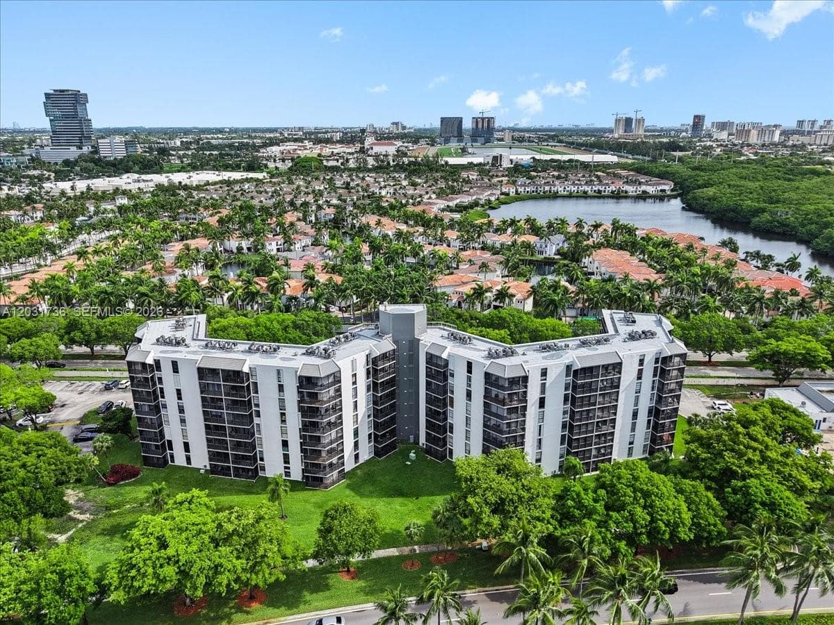 BRAVURA 2 CONDO · #209 in Aventura - Photo 24