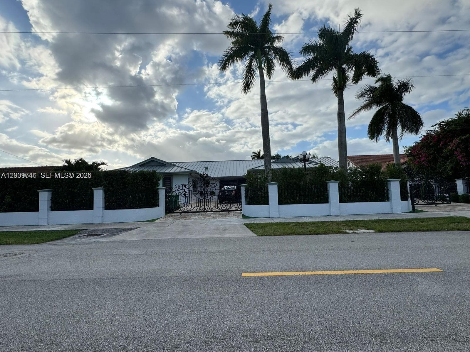 3690 SW 139th Ave photo 1