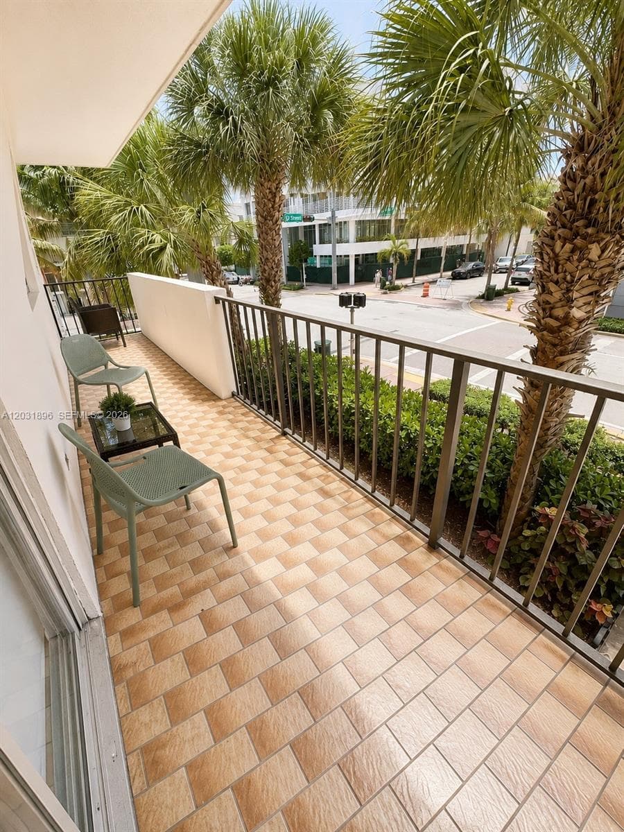 COLLINS VISTA CONDO · #204 in Miami Beach - Photo 4