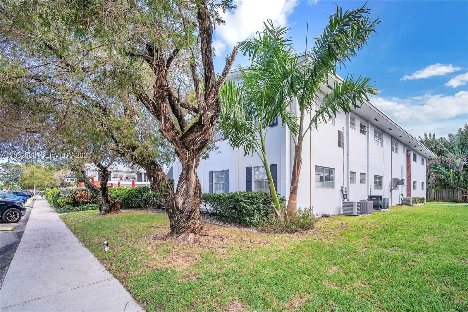 Colonial House · #405 in Hallandale Beach - Photo 2