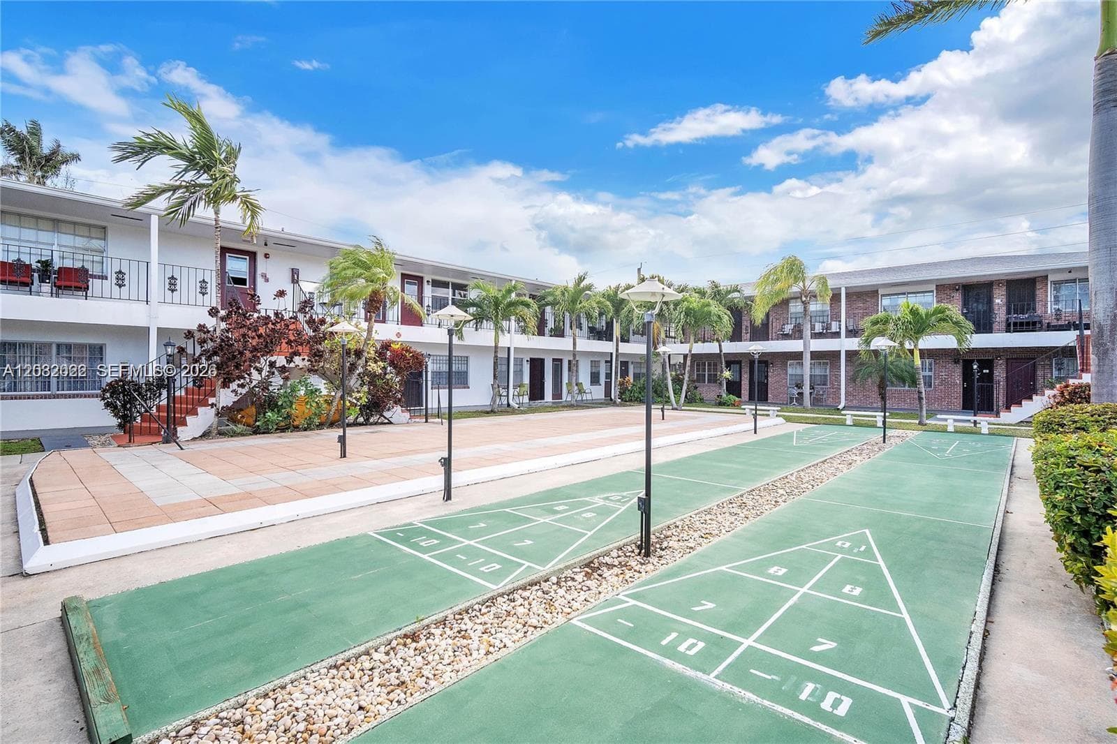 Colonial House · #405 in Hallandale Beach - Photo 8