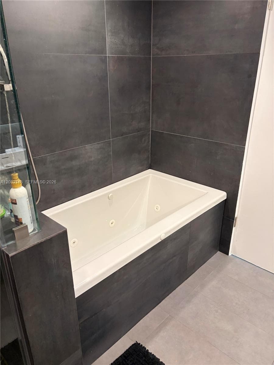 Master Bedroom with separate Tub