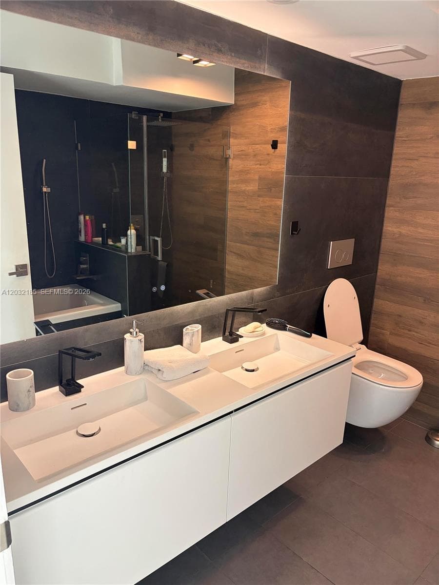 Master Bath with doble sink