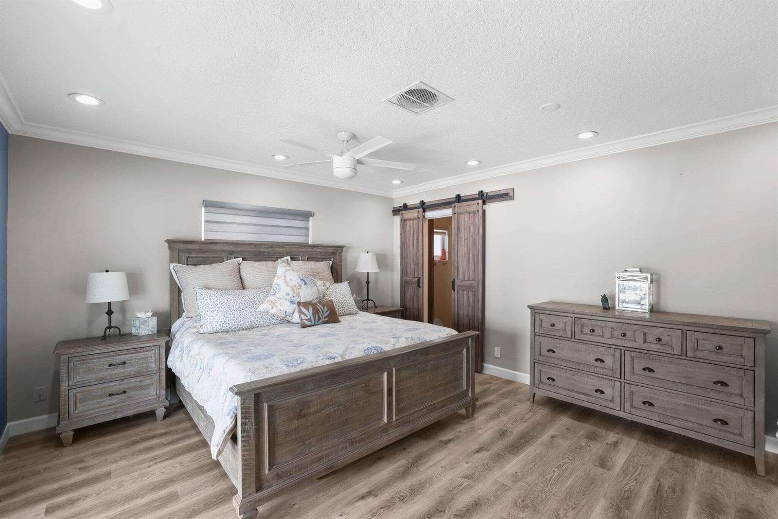4021 Northeast 27th Terrace - 39.jpg-SMA