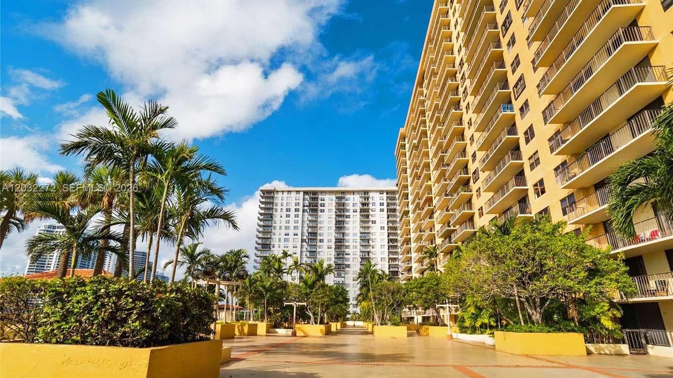 WINSTON TOWERS 700 CONDO · #1810 in Sunny Isles Beach - Photo 34
