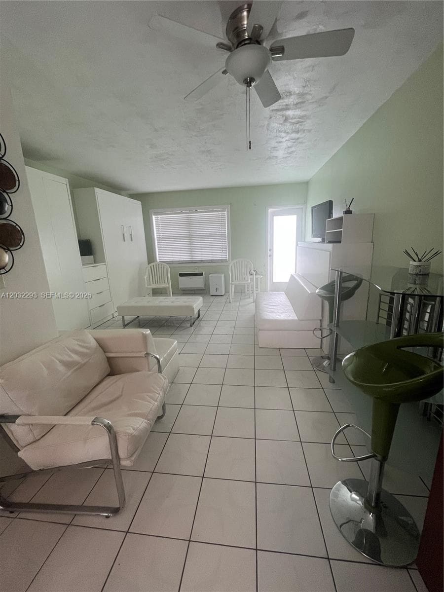 Large room with 3 Murphy beds