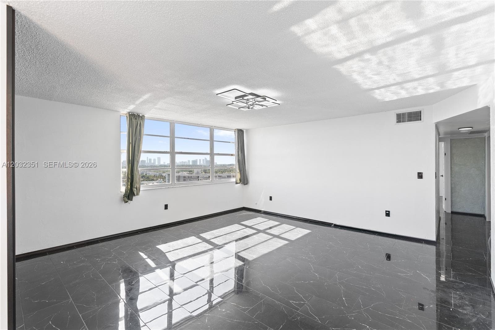 BUCKLEY TOWERS CONDO - EA · #1506E in Miami - Photo 3