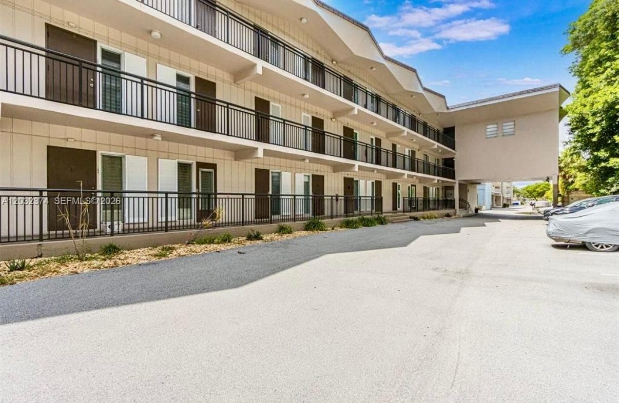 VILLAGE BY THE SEA CONDO · #205 in Lauderdale By The Sea - Photo 2
