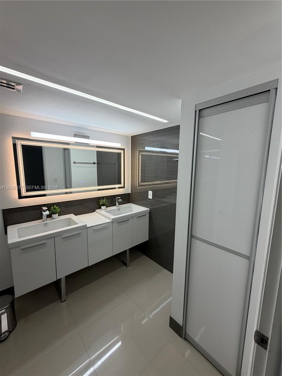 LED Lighted Mirror & Closet