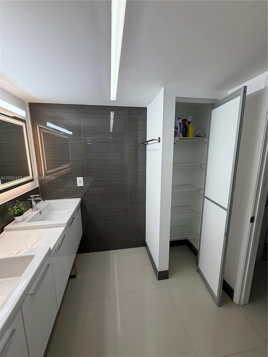 LED Lighted Mirror & Closet