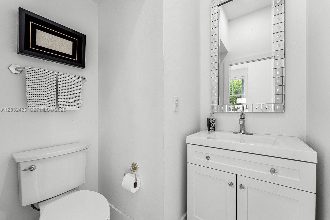 1sr floor powder room