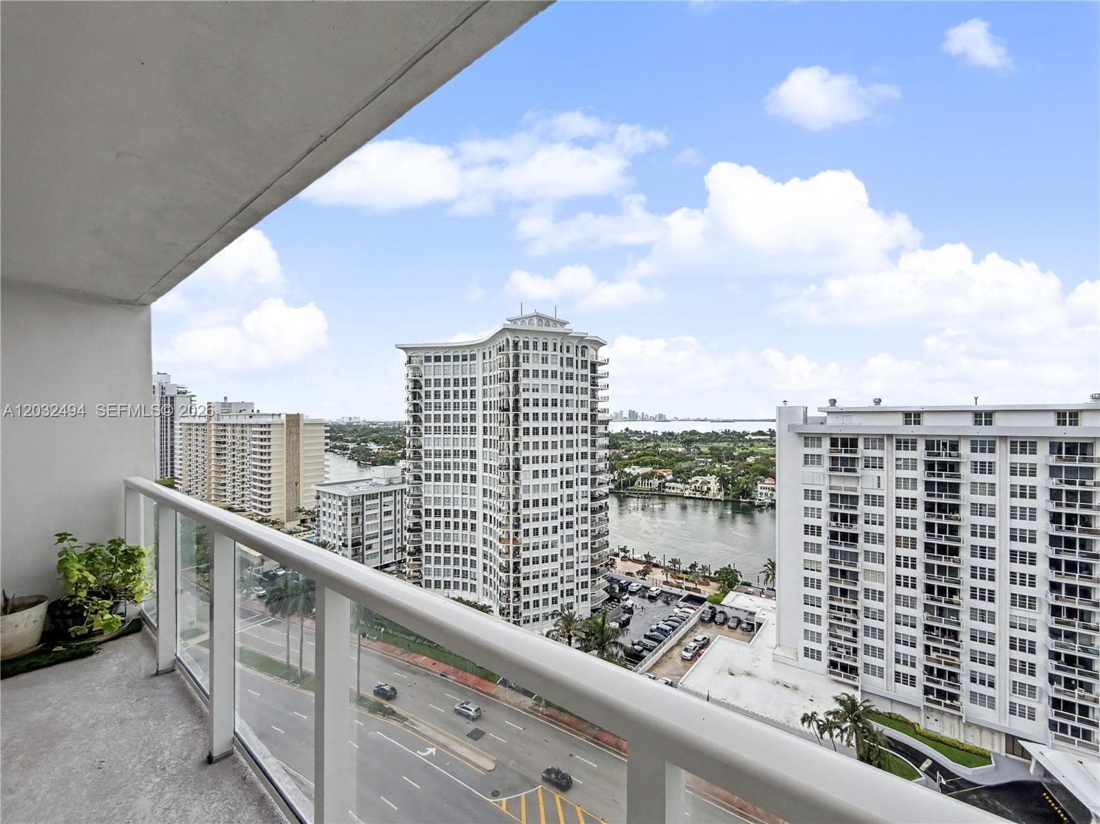Arlen Beach Condo · #1711 in Miami Beach - Photo 1