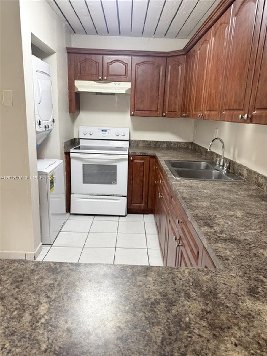 SAMARI LAKE EAST CONDO · #2249 in Hialeah Gardens - Photo 2