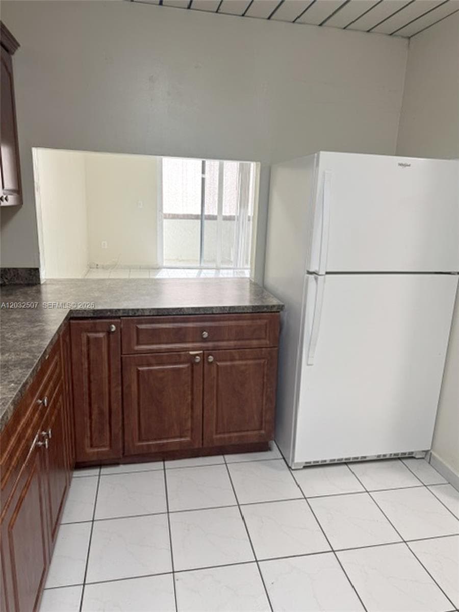 SAMARI LAKE EAST CONDO · #2249 in Hialeah Gardens - Photo 3