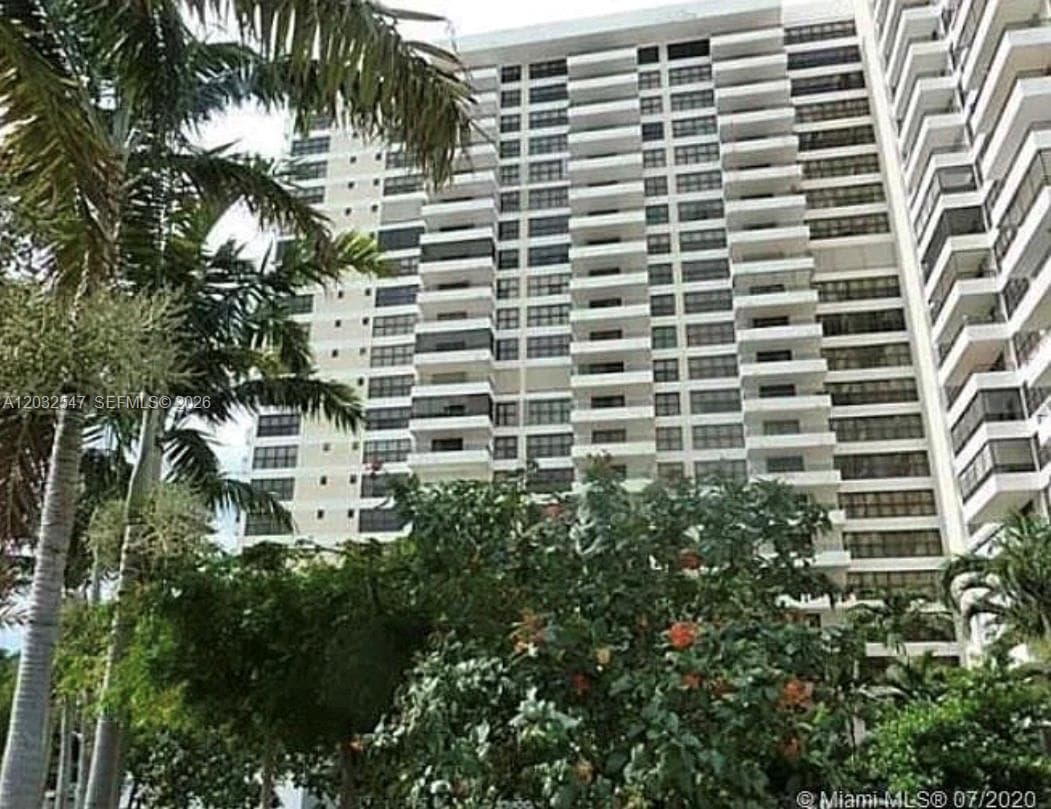 Olympus 500 Three Islands · #314 in Hallandale Beach - Photo 2