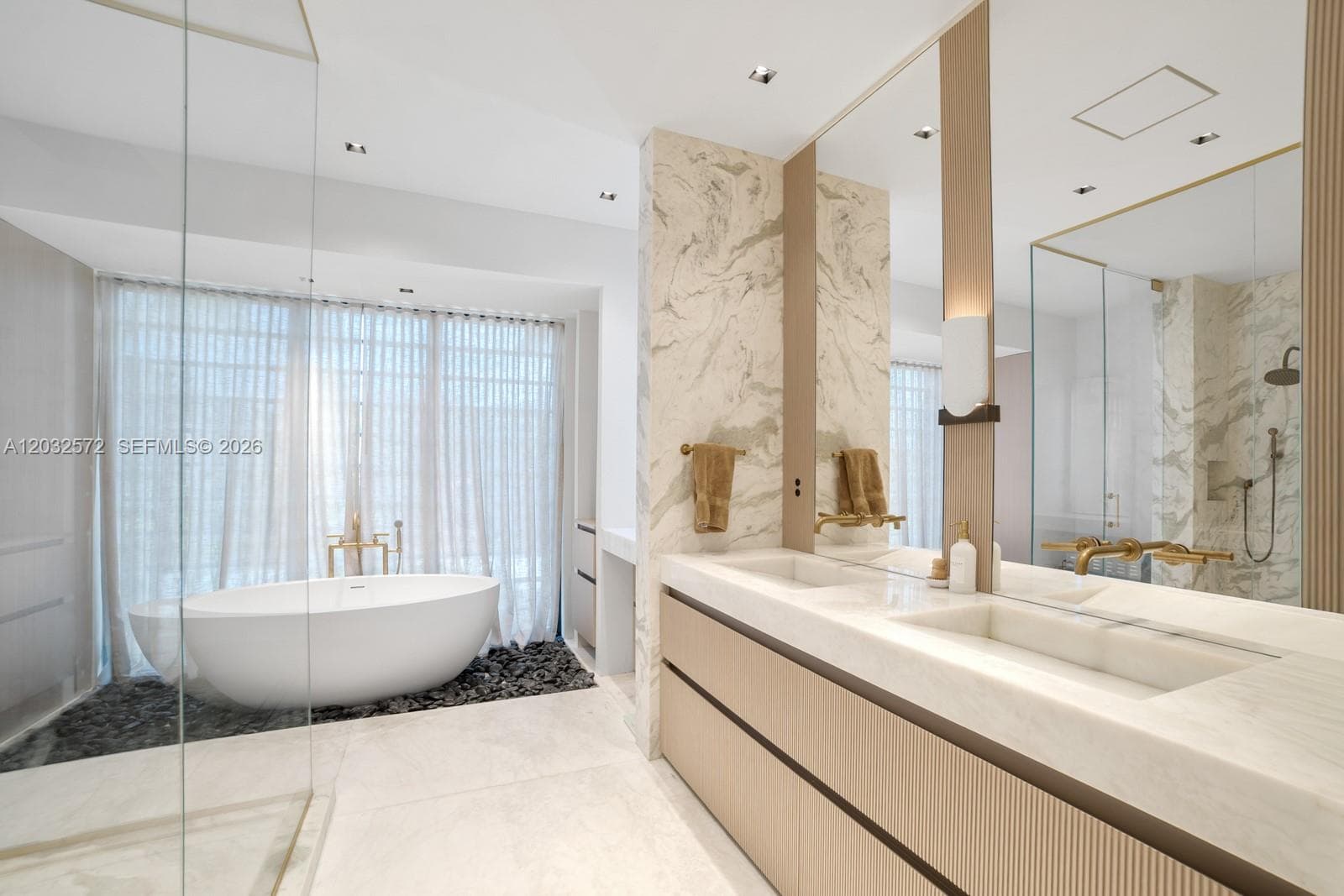 Primary bath suite