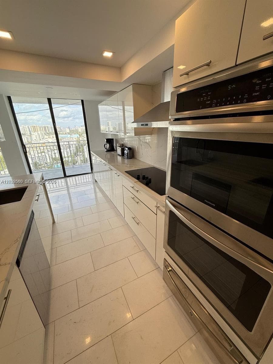 WINSTON TOWERS 600 CONDO · #2310 in Sunny Isles Beach - Photo 2