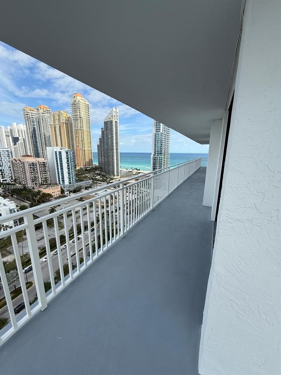 WINSTON TOWERS 600 CONDO · #2310 in Sunny Isles Beach - Photo 1
