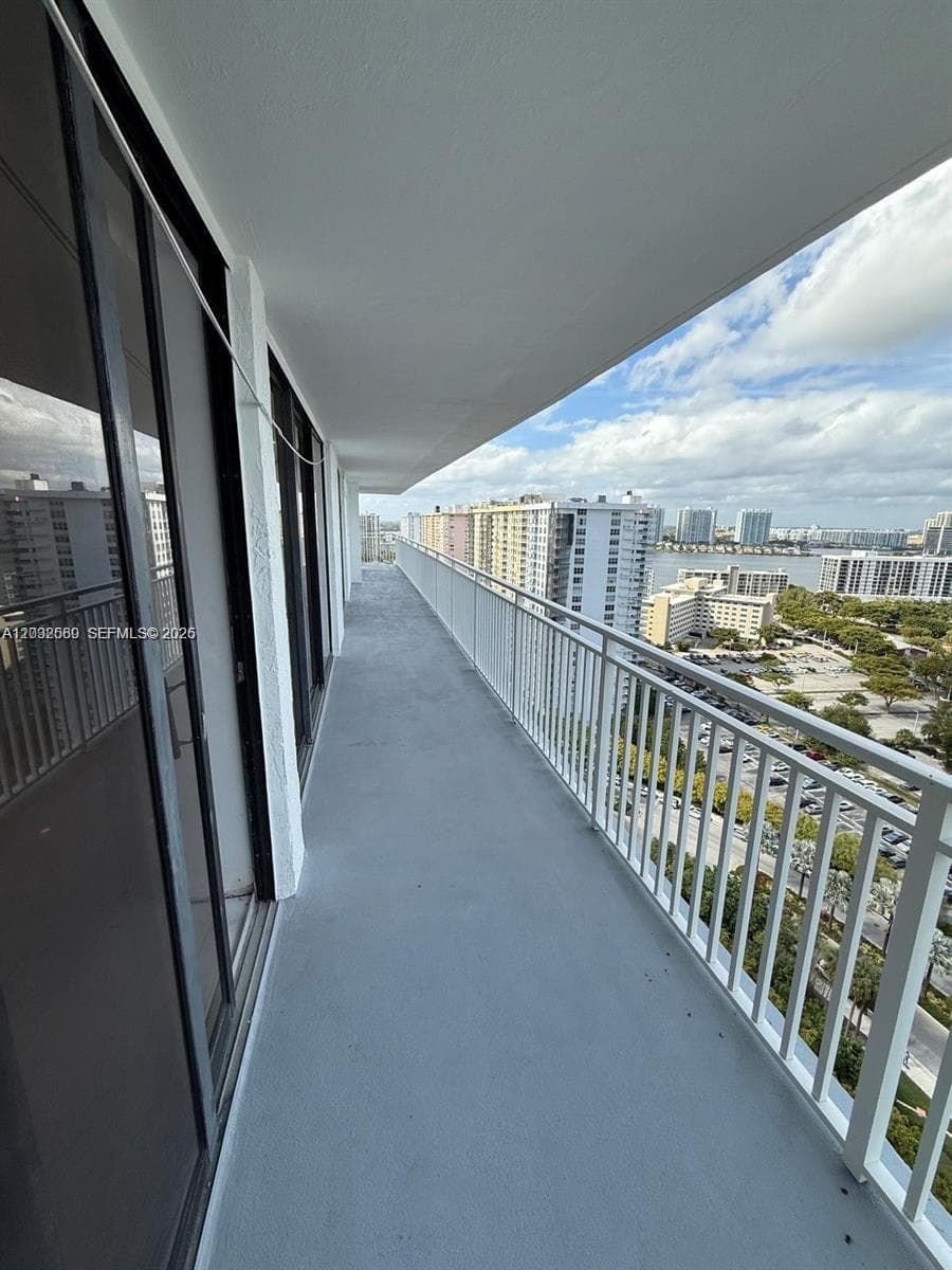 WINSTON TOWERS 600 CONDO · #2310 in Sunny Isles Beach - Photo 8