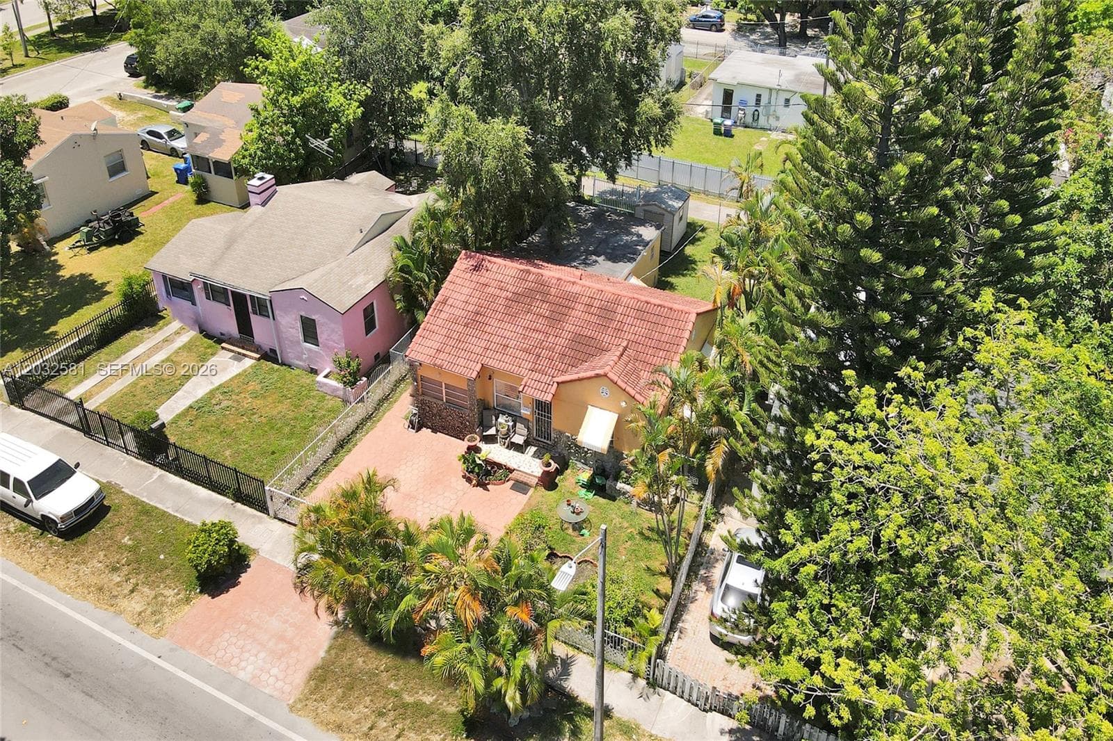 555 NW 46th St photo 3