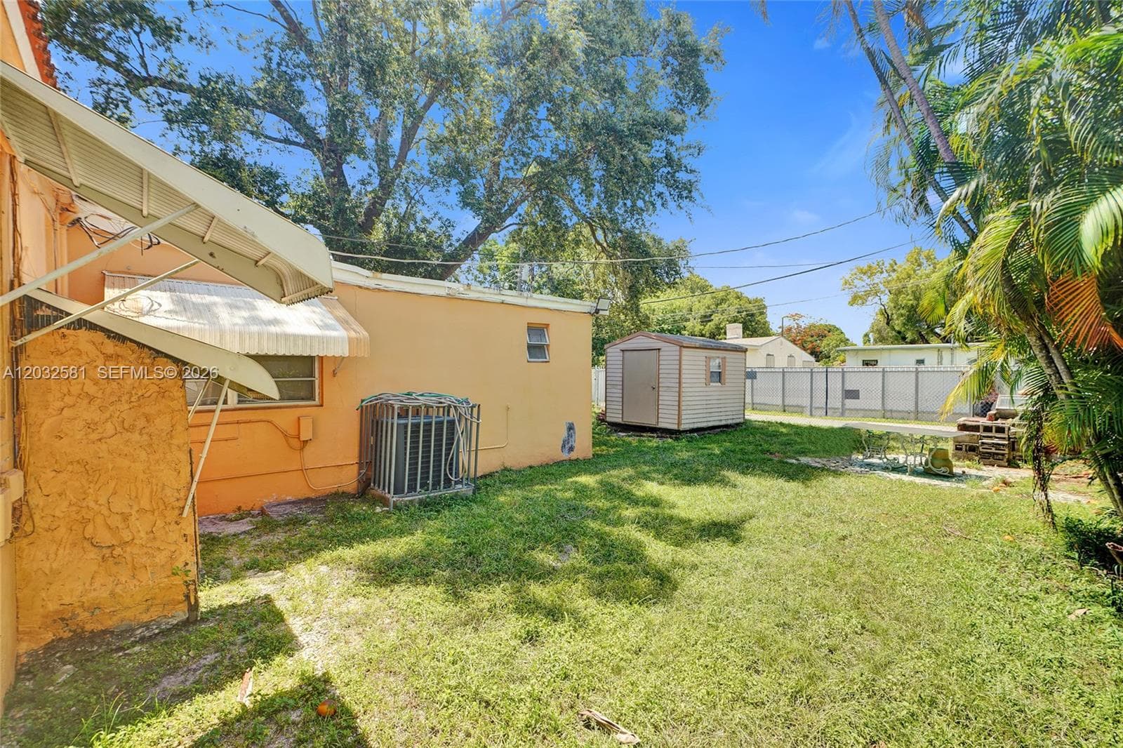 555 NW 46th St photo 11